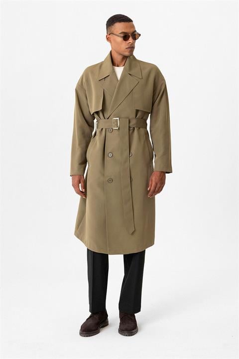 Trenchcoat met dubbele rij knopen en riem